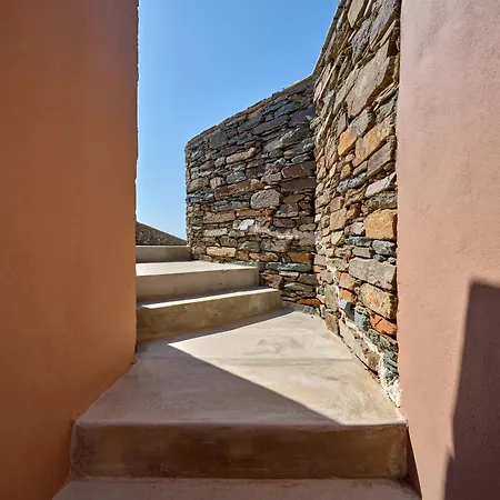 Under The Sun Cycladic Village Otel Tínos