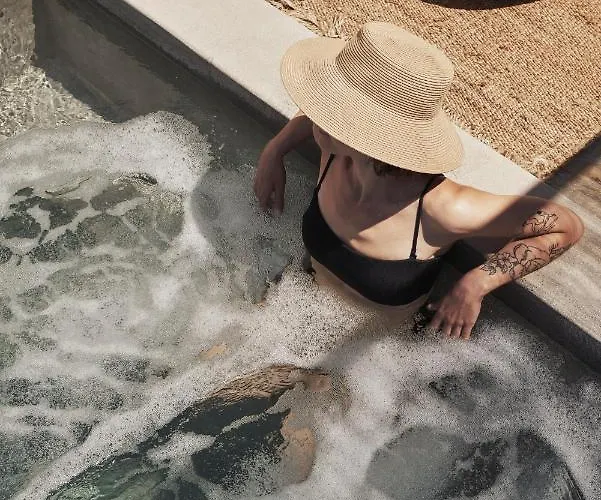 Ξενοδοχείο Under The Sun Cycladic Village *